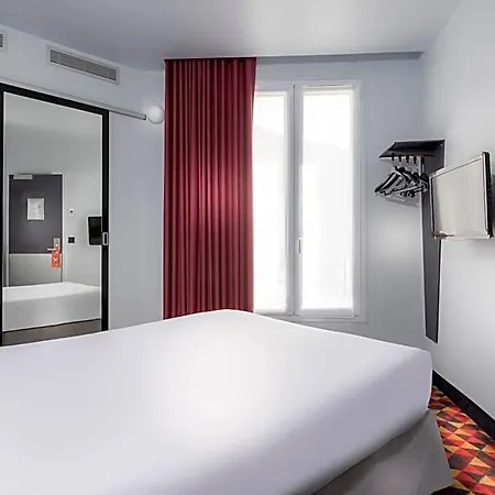 Отель Libertel Canal Saint Martin 3*