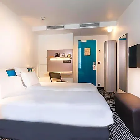 Отель Libertel Canal Saint Martin 3*