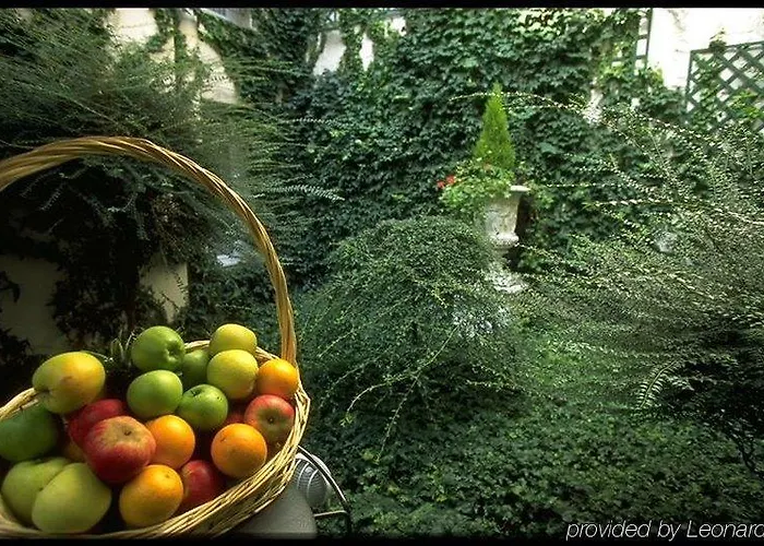 Libertel Canal Saint Martin Paryż